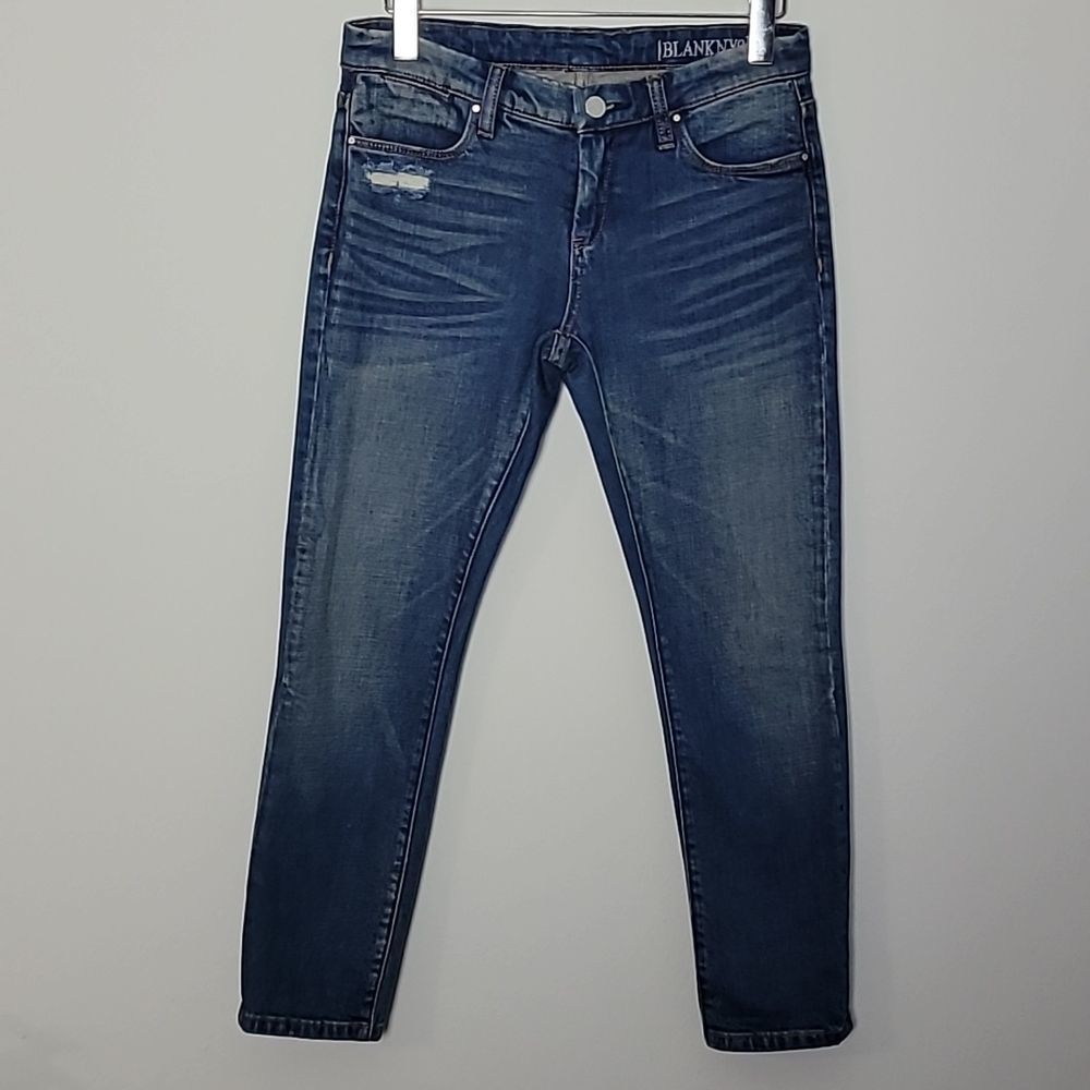 Blank NYC distressed crop jean Sz 26 Relaxed fit